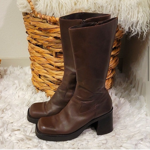 Brown platform square toe boots - Picture 7 of 7
